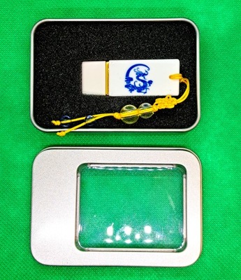 Pendrive 15 MB z brylokiem