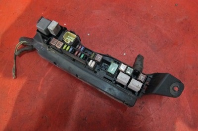 Toyota corolla verso 2 ii 04- 2.2 d4d коробка запобіжників фото №1