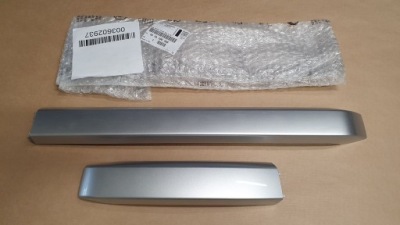Накладка рейлінг правий задня 1610100280 peugeot 2008 оригінал фото №1