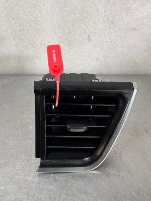 Решётка обдув renault trafic iii lift iv 687508261r 687601409r фото №1