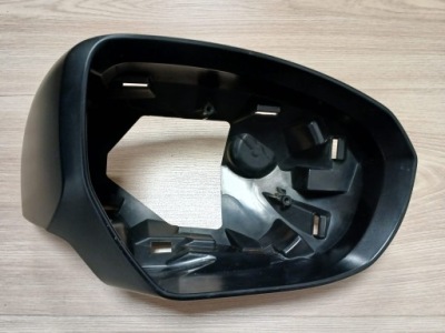 Suzuki kizashi корпус рамка правого дзеркало оригінальний номер фото №1