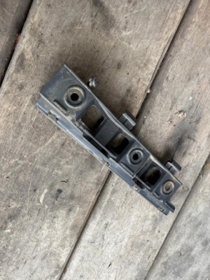 Направляющая бампера 3c0807183 vw passat b6 левый перед фото №1