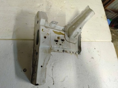 Kia rio iv лонжерон кронштейн права перед фото №1