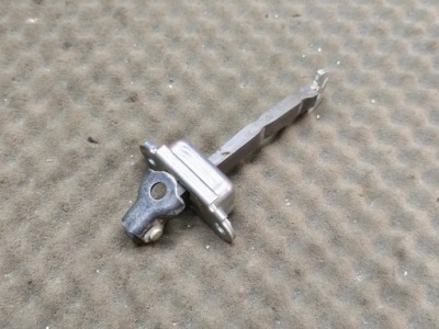 B000873380 обмежувач двері задній peugeot citroen toyota фото №1