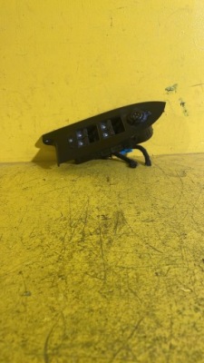 Alfa romeo giulietta - панель / блок керування вікон - правий перед - 156094787 фото №1