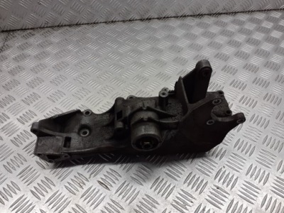 Кронштейн кронштейн генератора vw passat b5 fl 2.0 06b903143n фото №1
