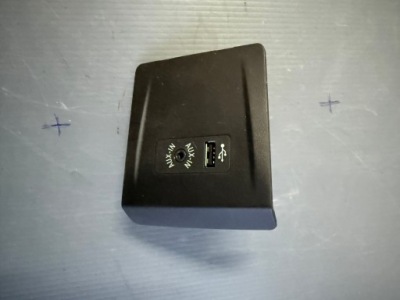 Port роз'єм usb bmw 2 f45 f46 9266607 фото №1
