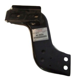 Mn146228 кронштейн бампера правий l200 фото №1