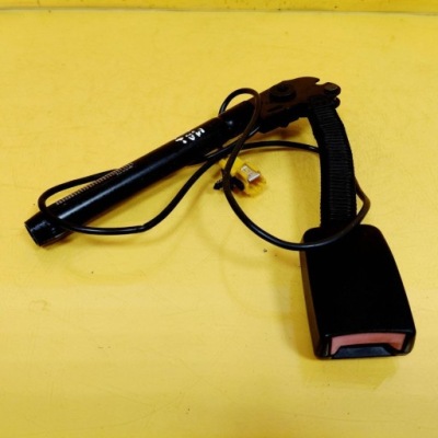 Клипса поперечина безопасности левый перед mazda 121 912302b nr1618 фото №1