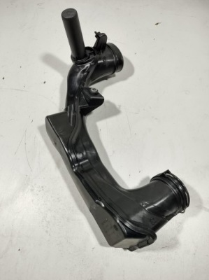 Volvo v40 15r - труба шланг воздуха 31370135 фото №1