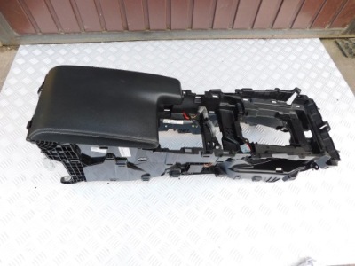 Jaguar f pace підлокітник hk83045140 фото №1