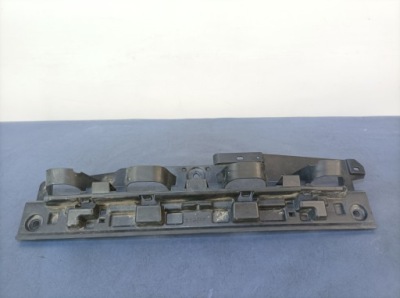 Citroen c4 cactus i lift напрямна бампера задня середній фото №1