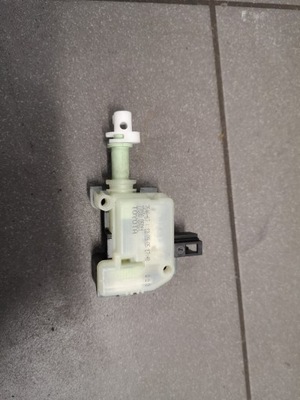 Моторчик крышка заливной toyota avensis 77030-05011 фото №1