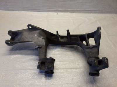 Porsche 911 подрамник кронштейн правый задняя 99633115600 фото №1