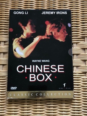 CHIŃSKA SZKATUŁKA 1997 WAYNE WANG JEREMY IRONS DVD