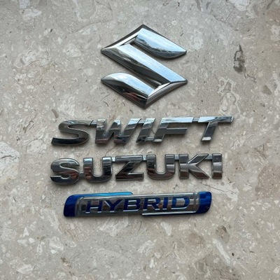 SUZUKI SWIFT HYBRID EMBLEMAT KLAPY TYŁ ORYGINAŁ