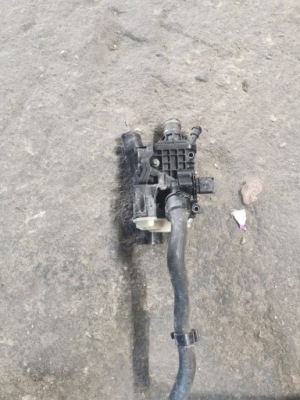 9804160380 корпус термостата термостат peugeot citroen ford ds фото №1