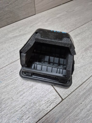 12426. macan решітка повітря задня 8k0819161c фото №1