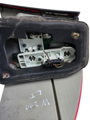 Вкладиш лампи лівий задня mercedes w211 kombi a2118200711 фото №1