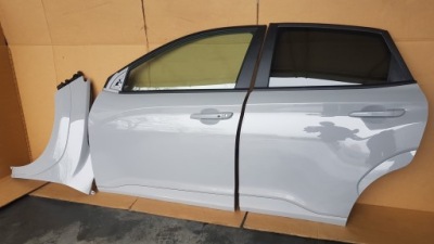 Hyundai kona дверь левый перед задняя крыло цвет c5g фото №1