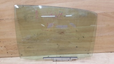 Стекло боковая задняя левая toyota yaris ii фото №1