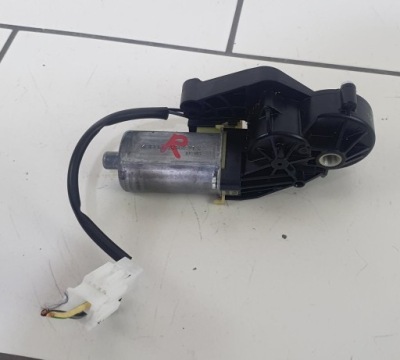 Моторчик регулювання сидіння правий mercedes w204 фото №1