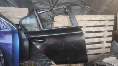 Двері правий задня bmw 1 e87 5d чорні фото №1