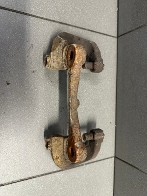 Скоба суппорт левый перед audi q5 8r 320mm фото №1