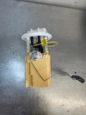 Насос помпа топлива renault trafic iii рестайлинг  iv 2.0 dci 172904893r фото №1