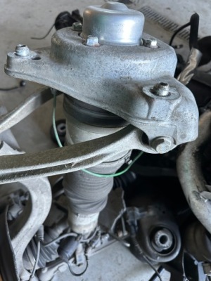 Амортизатор перед пневмоподушка подушка pneumayczna audi a6 c6 3.0 tdi ліва фото №1