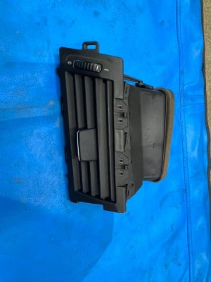 Решітка обдув bmw оригінальний номер 64226910732 фото №1