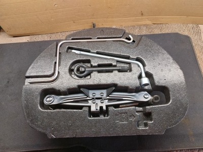 Вкладыш багажника подъемник ключи prius plus 20r фото №1