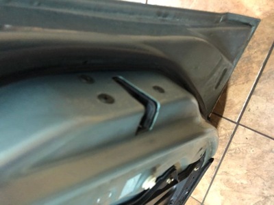 Замок правий перед mazda 3 1.6b 05r. hb фото №1