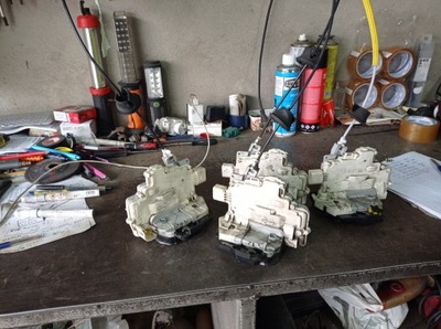 Audi a4 b7 - замок двері лівий перед 8e2837015aa фото №1