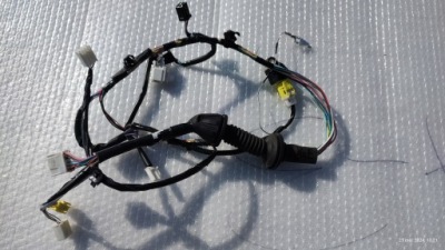 Жгут дверь правых передних toyota yaris 17+ 82151-0u710 фото №1