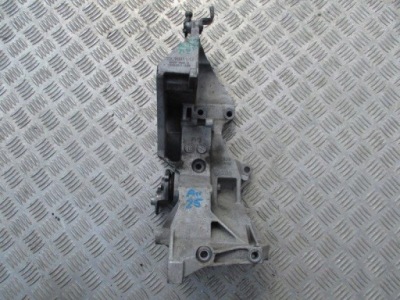 Кронштейн генератора 03l903143r, 2.0 tdi, cgl, audi a5 фото №1
