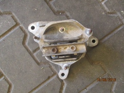 ЛАПА КОРОБКИ AUDI 8K0399151 8K0399115BS