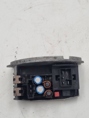 Audi a3 8p резистор вентилятор f011021633 фото №1