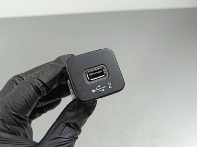 2022 jeep wrangler роз'єм usb 7cd16dx9aa фото №1