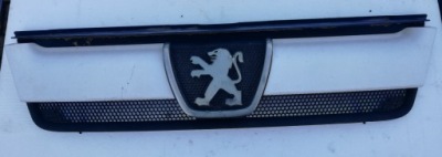 Решетка  peugeot 1304703070 оригинал фото №1