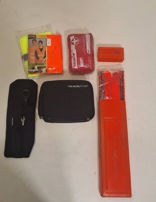 Hyundai трикутник попереджувальний аптечка жилет ключі чохол набір фото №1