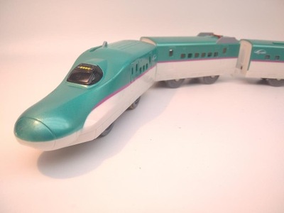 Kolejka PLARAIL TOMY EKSPRES POCIAG MODEL S03 Shinkansen E5 Hayabusa WAGONY