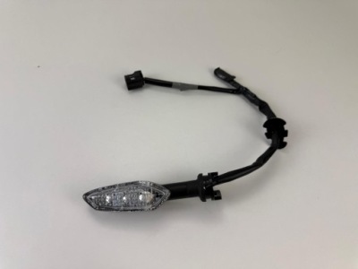 ПОВОРОТНИК 1 YAMAHA YZF-R1 RN32 R6 RJ27 