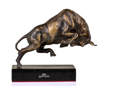 "Szarżujący byk" Rzeźba z brązu
