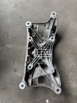 Audi a5 8w кронштейн кронштейн коробки передач комплект фото №1