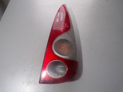 FARO PARTE TRASERA DERECHA TOYOTA YARIS VERSO I  