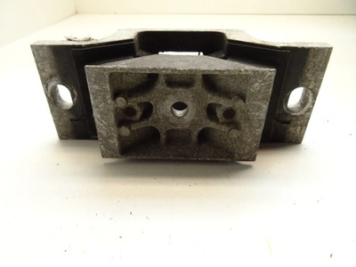 Renault master iii кронштейн двигуна 8200676857 фото №1