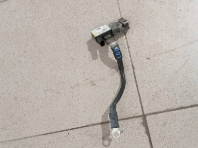 Kia venga 09-15 клема мінусова 37180-1p000 фото №1