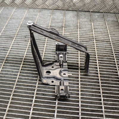 Toyota prius xw30 2012 кронштейн аккумулятор фото №1