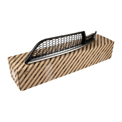 Alfa romeo оригинальный номер 71748471 решётка бампера фото №1